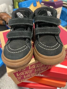 Vans sk8- mid reissu Kids Black Suede Sneakers with Gum Sole